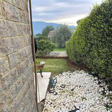 Theologos Apartmán *