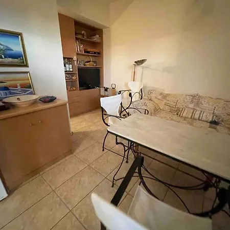 Apartment Theologos *